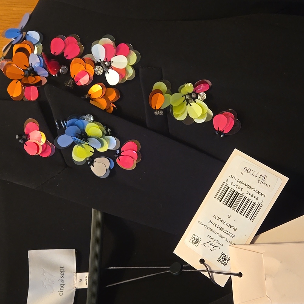 Elegant Blazer Dress with Colorful Floral Accents - Picture 10 of 12